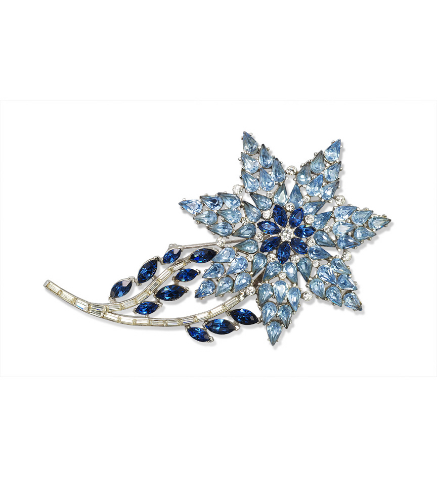 A paste brooch with faux sapphire and aquamarine in the form of a flower. Trifari.